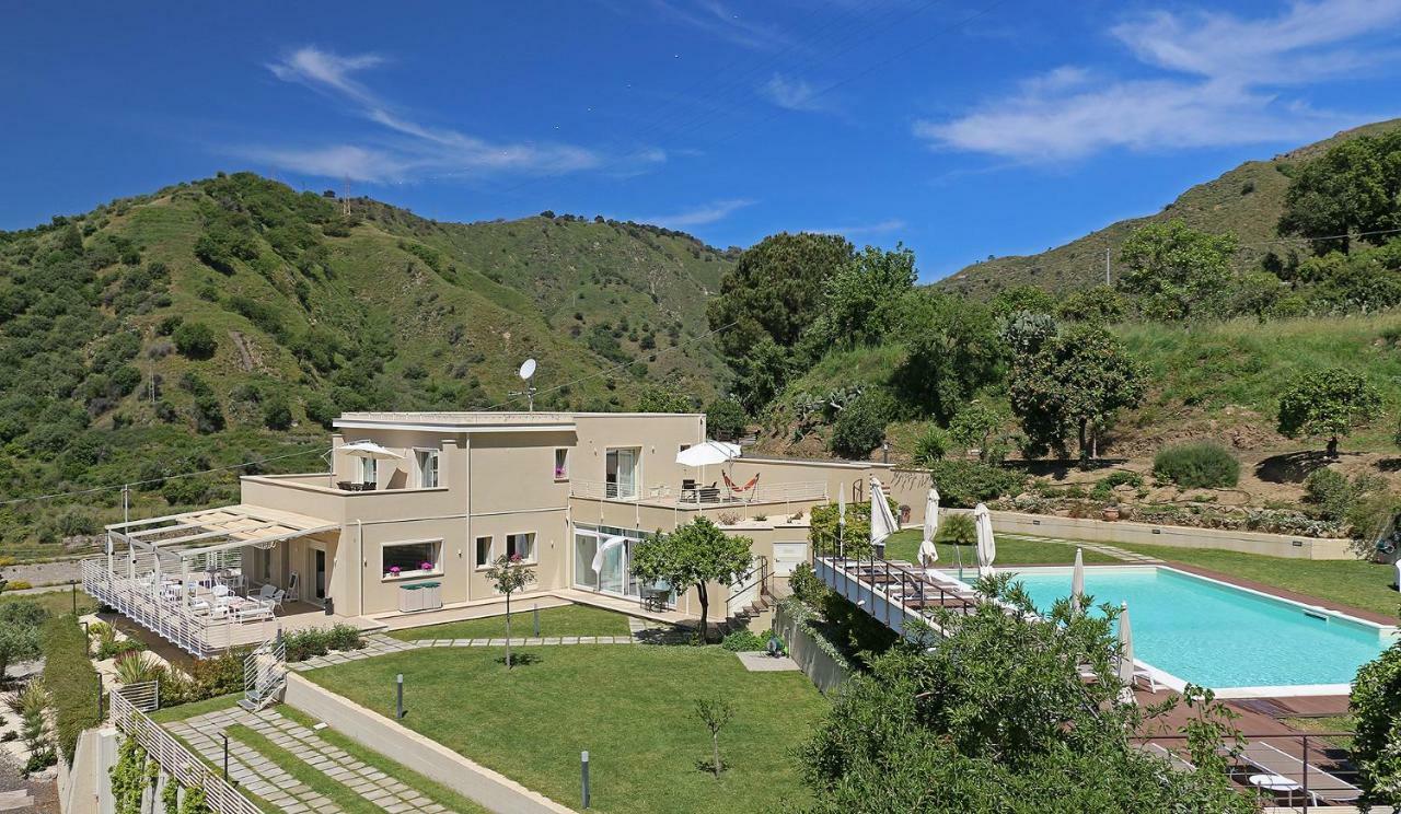 Sike Holiday Home 陶尔米纳 外观 照片
